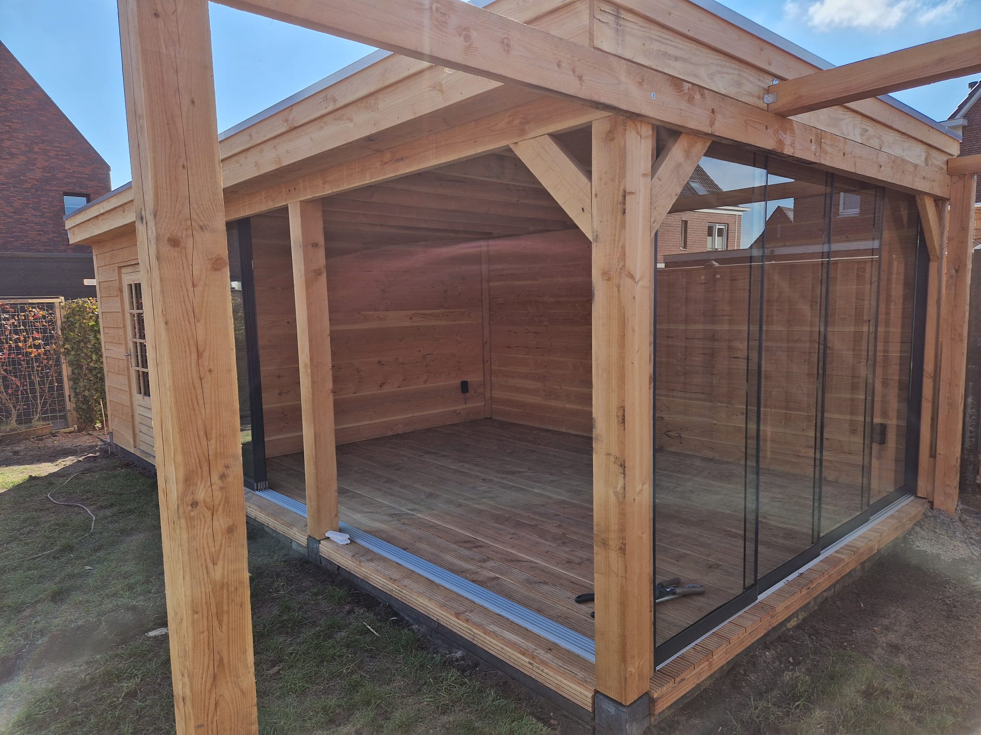 Plaatsing laadpaal naast woning door JM Totaalwerk